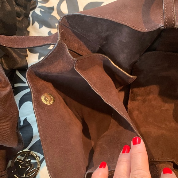Micheal Kors chocolate brown suede shoulder bag - Picture 4 of 7